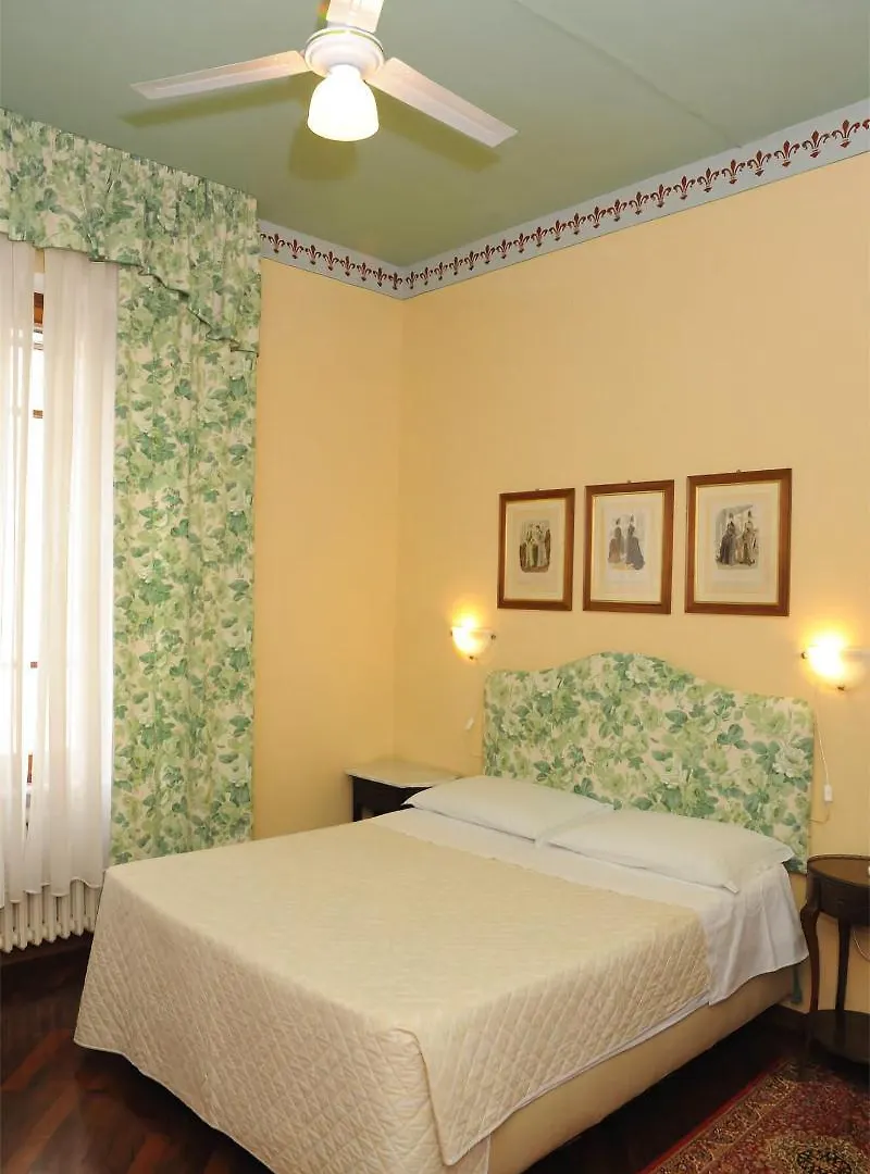 Tarussio Otel Arezzo Konukevi