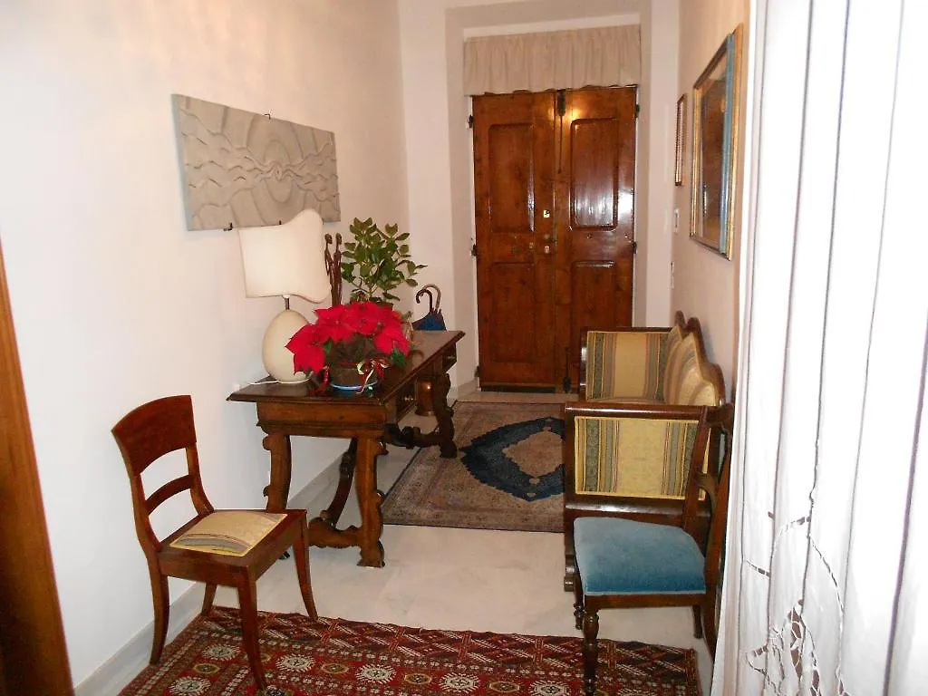 Tarussio Otel Arezzo Konukevi